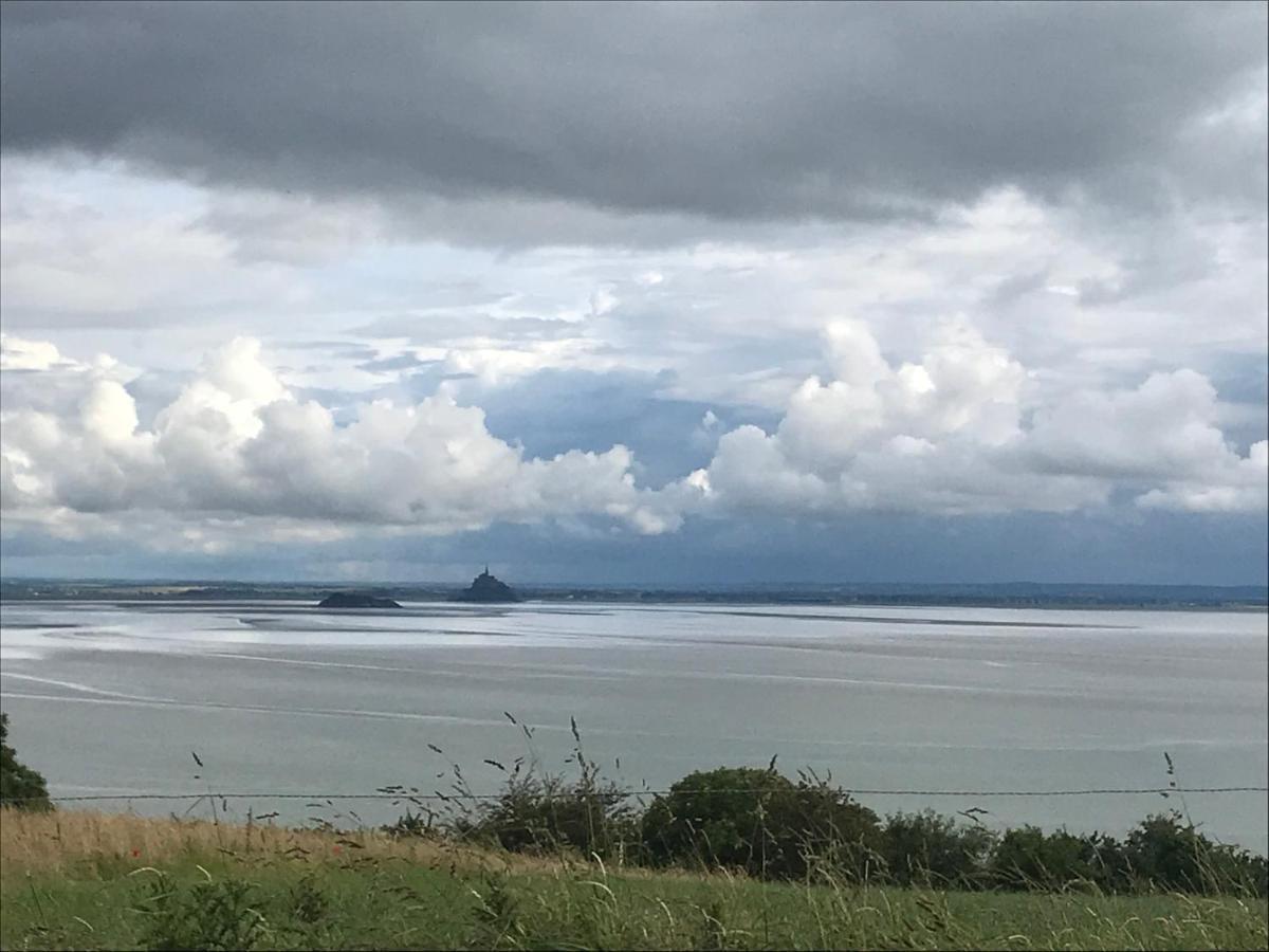 Gite Des Falaises De Champeaux Exterior foto